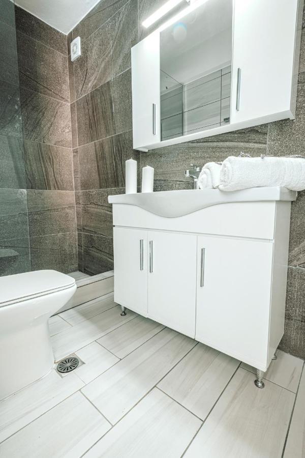 Design Suites Efharis Néa Péramos Buitenkant foto