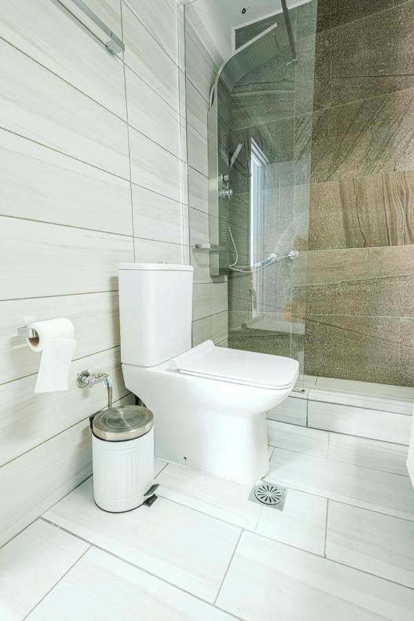 Design Suites Efharis Néa Péramos Buitenkant foto