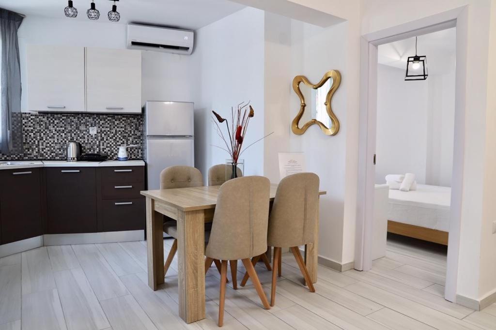 Design Suites Efharis Néa Péramos Buitenkant foto